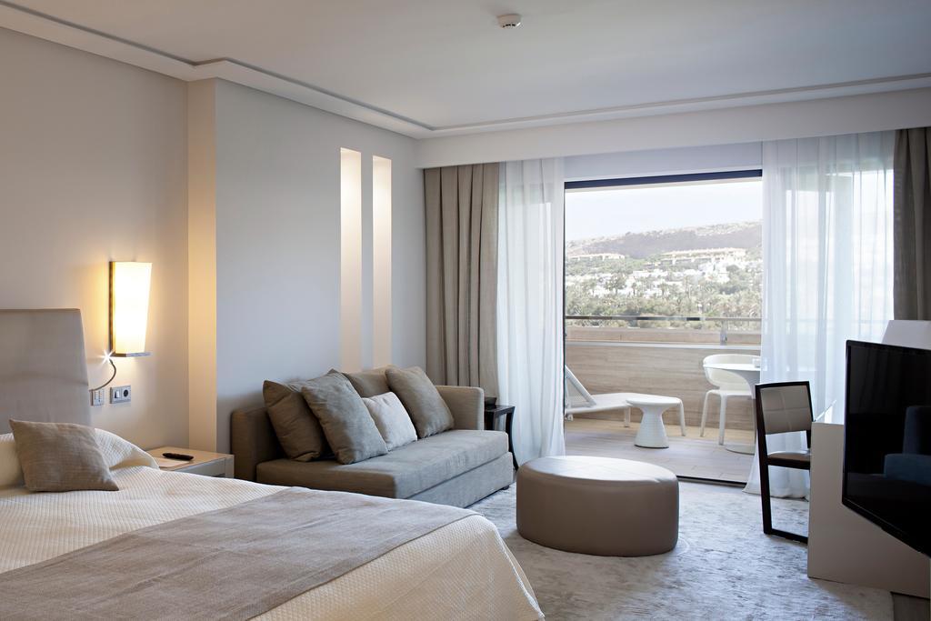 Habitación Doble Superior con vistas al jardín y a la piscina